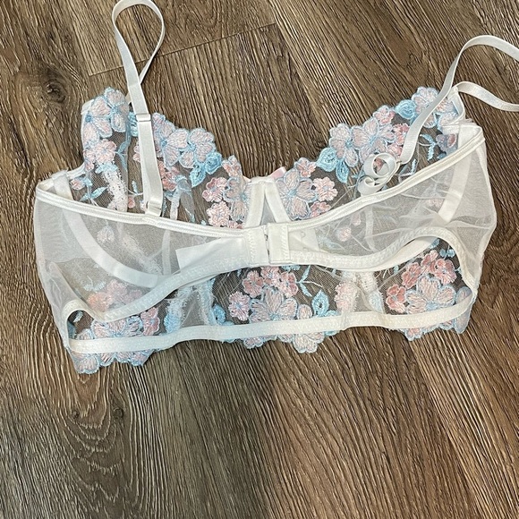 White and Pink Lace Bra with Floral Embroidery - Picture 3 of 7